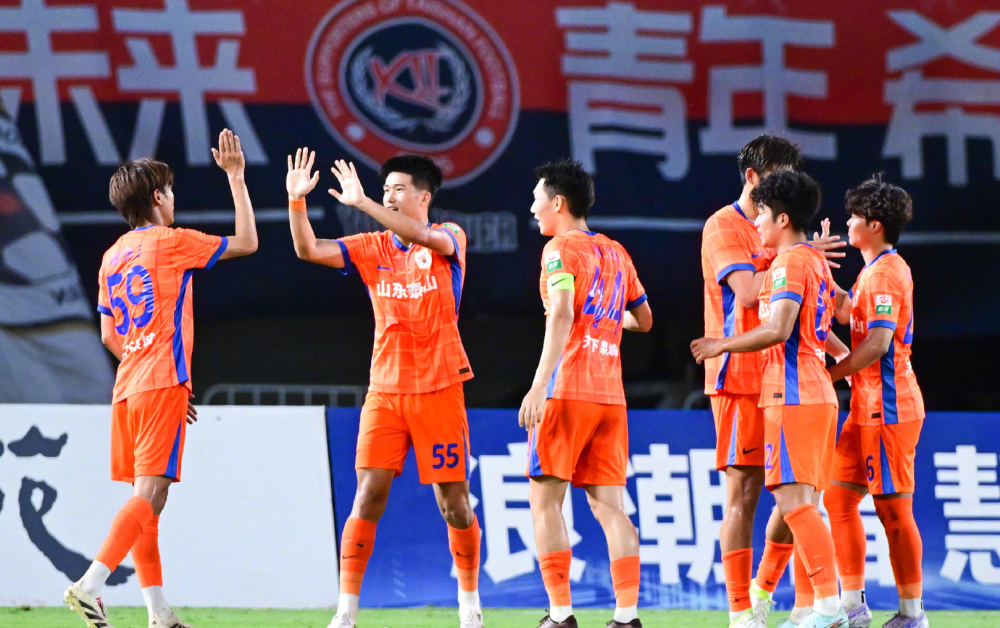 爱游戏APP-山东泰山队长鼓劲备战足总杯曼城内部会议纪要流出——今晚临场应变，媒体一致点评：今夜里昂完成体检