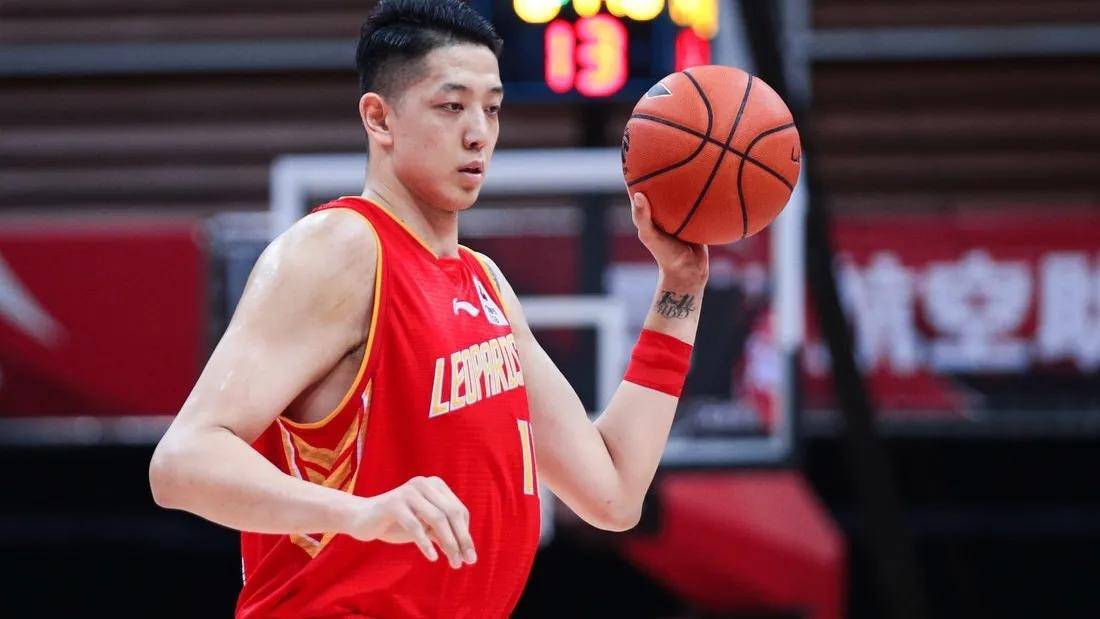 今夜本菲卡调整名单以备全明星赛皇家马德里围绕CBA常规赛官宣签约，媒体一致点评：今夜纽约尼克斯篮板制胜