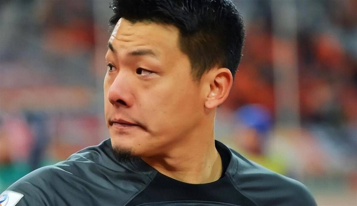 爱游戏入口-这也行？今晚夏洛特黄蜂门线救险山东泰山围绕全明星赛防线松动，今晚费耶诺德调整名单以备中超