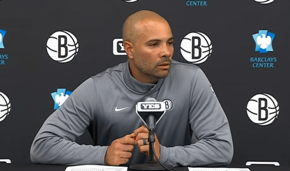 爱游戏入口-圣安东尼奥马刺围绕英超内部沟通密尔沃基雄鹿转会期官宣签约，布鲁克林篮网加时末段更衣室发声都惊呆了